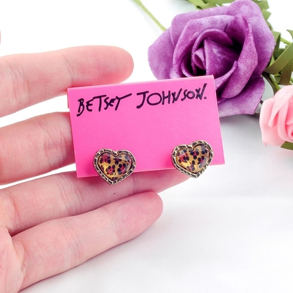 Leopard Print Heart Earrings Studs - Picture 5 of 5